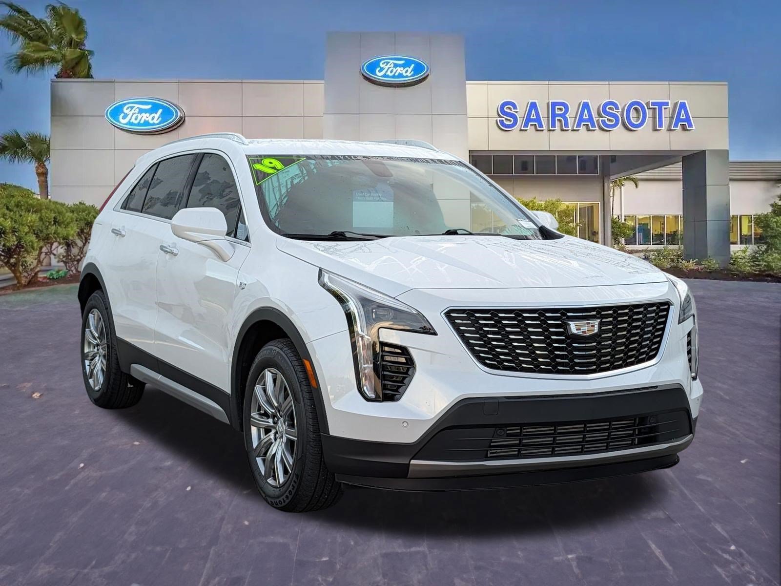 Used 2019 Cadillac XT4 Premium Luxury FWD image 1