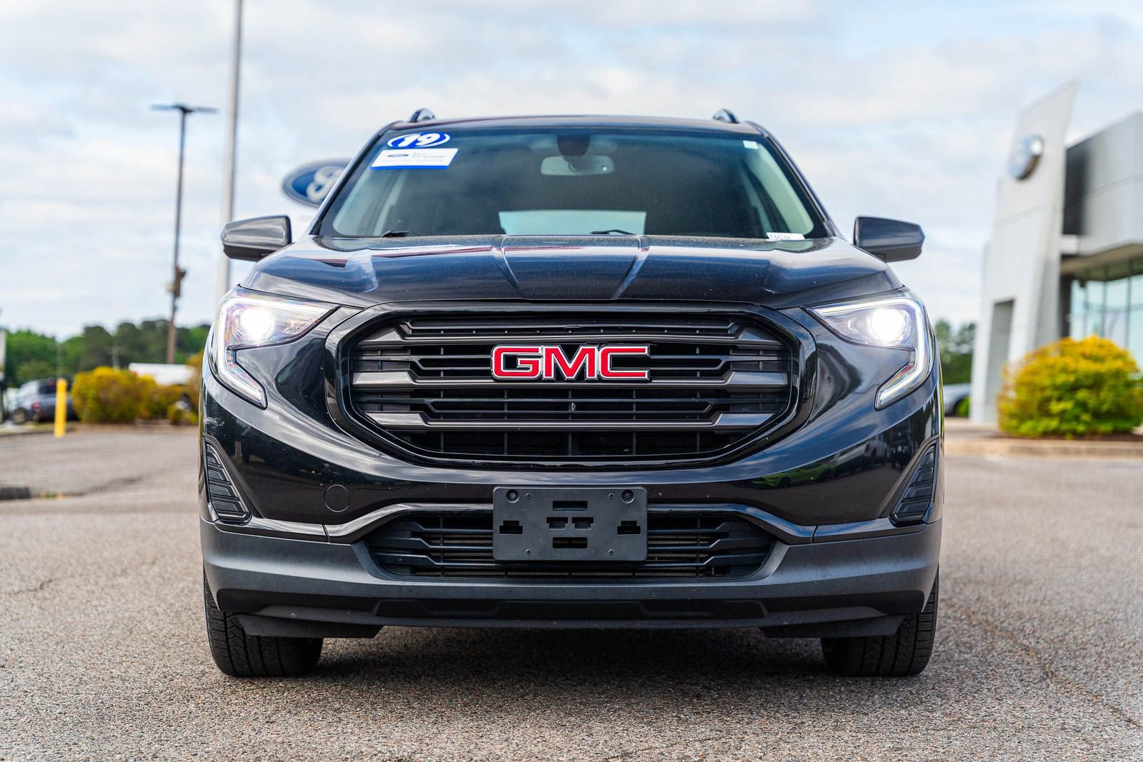 Used 2019 GMC Terrain SLE w/ Driver Convenience Package AWD/4WD image 2