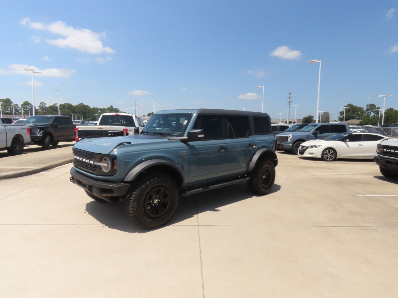 Certified 2022 Ford Bronco Wildtrak AWD/4WD image 2