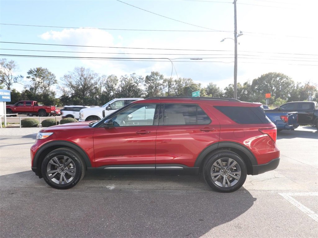 Certified 2022 Ford Explorer XLT w/ Equipment Group 202A image 2