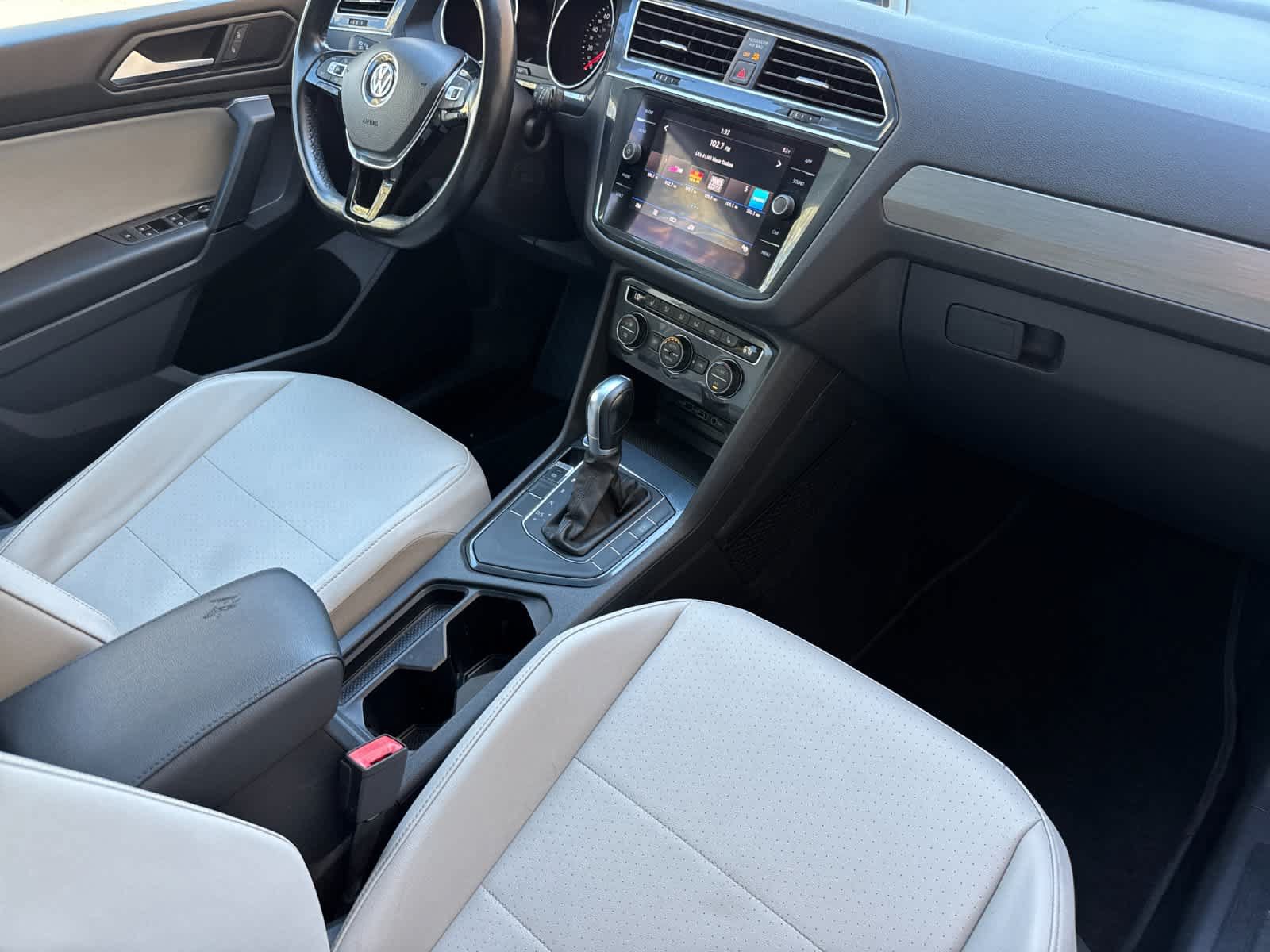 Used 2019 Volkswagen Tiguan SE w/ Panoramic Sunroof Package FWD image 18