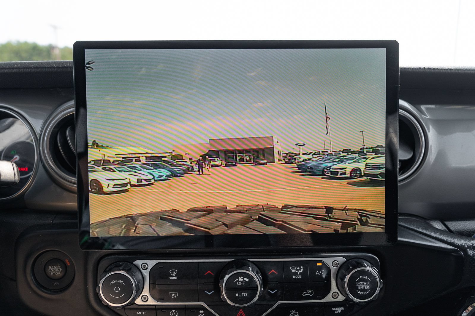 Used 2021 Jeep Wrangler Unlimited Sahara AWD/4WD image 35