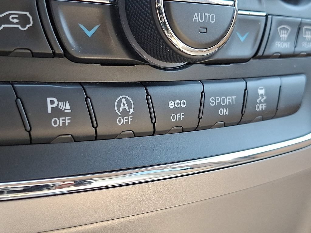 Used 2019 Jeep Grand Cherokee Laredo AWD/4WD image 23
