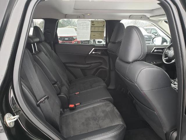 Used 2022 Mitsubishi Outlander SE image 16