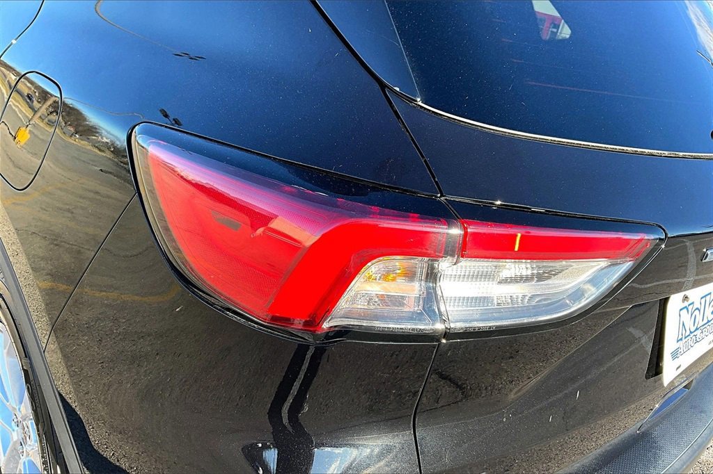 Certified 2022 Ford Escape SE w/ Cold Weather Package image 30