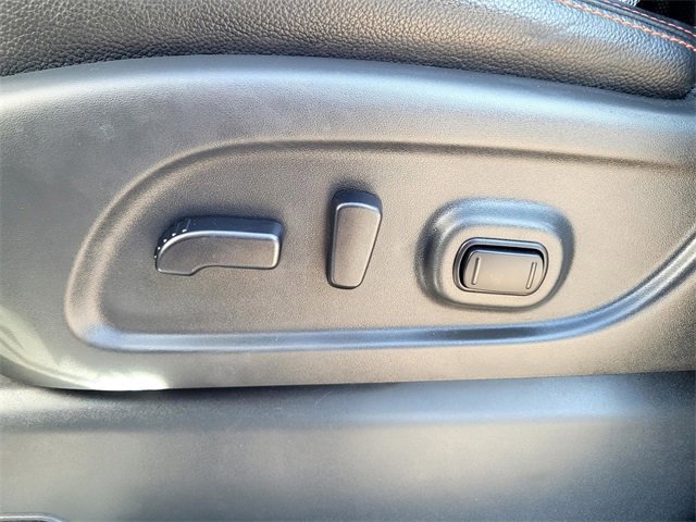 Used 2021 Nissan Titan PRO-4X w/ Pro-4x Convenience Package image 12