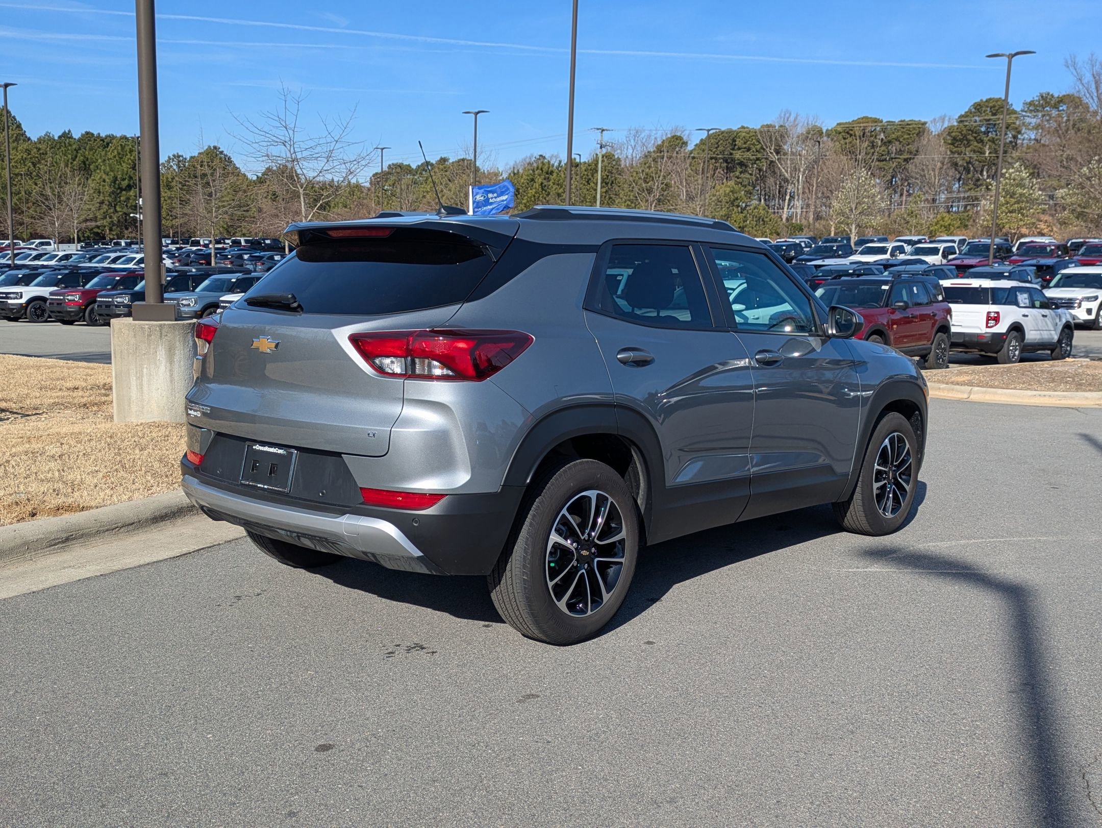 Used 2025 Chevrolet TrailBlazer LT w/ Driver Confidence Package image 5