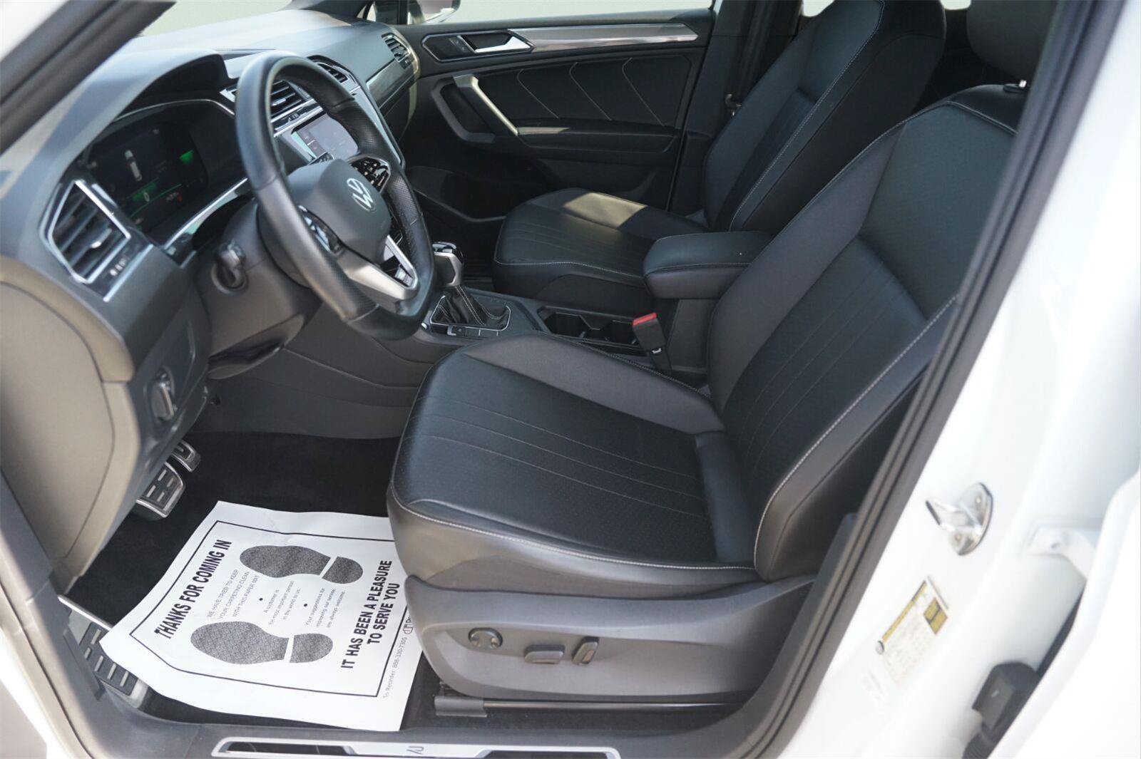 Used 2022 Volkswagen Tiguan SE R-Line FWD image 9