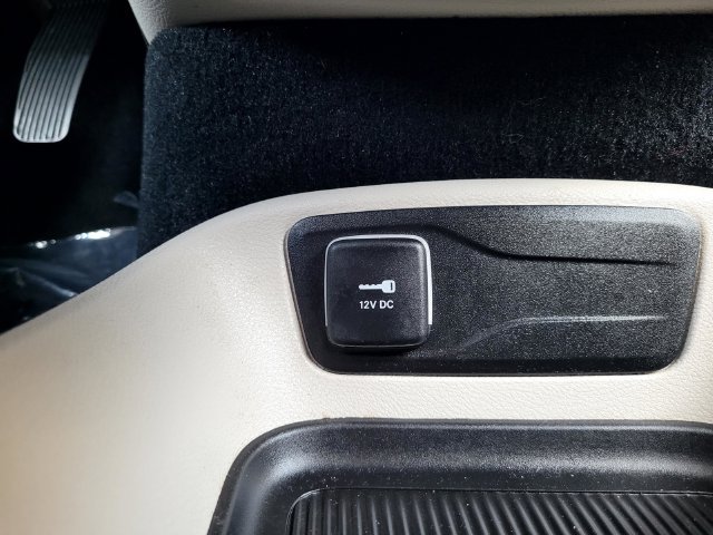 Used 2024 Chrysler Pacifica Touring-L FWD image 19