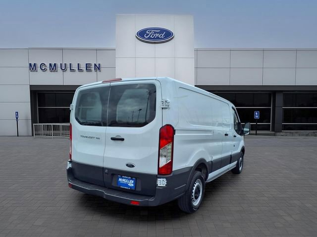 Certified 2017 Ford Transit 150 130 Low Roof RWD image 4
