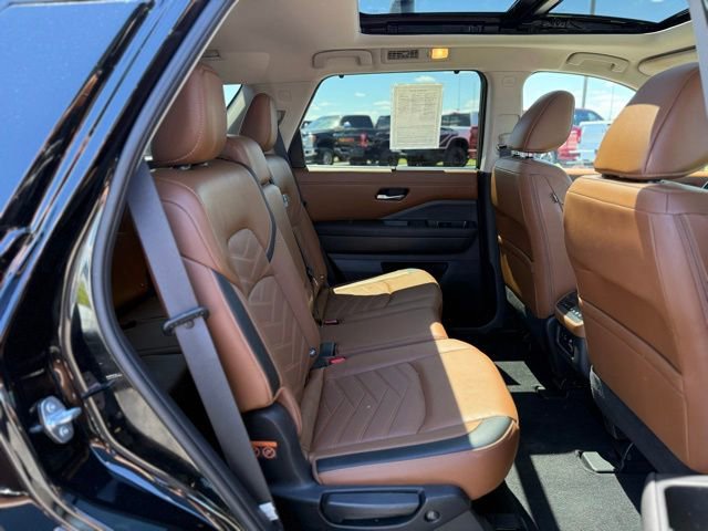 Used 2023 Nissan Pathfinder Platinum w/ Cargo Package AWD/4WD image 19