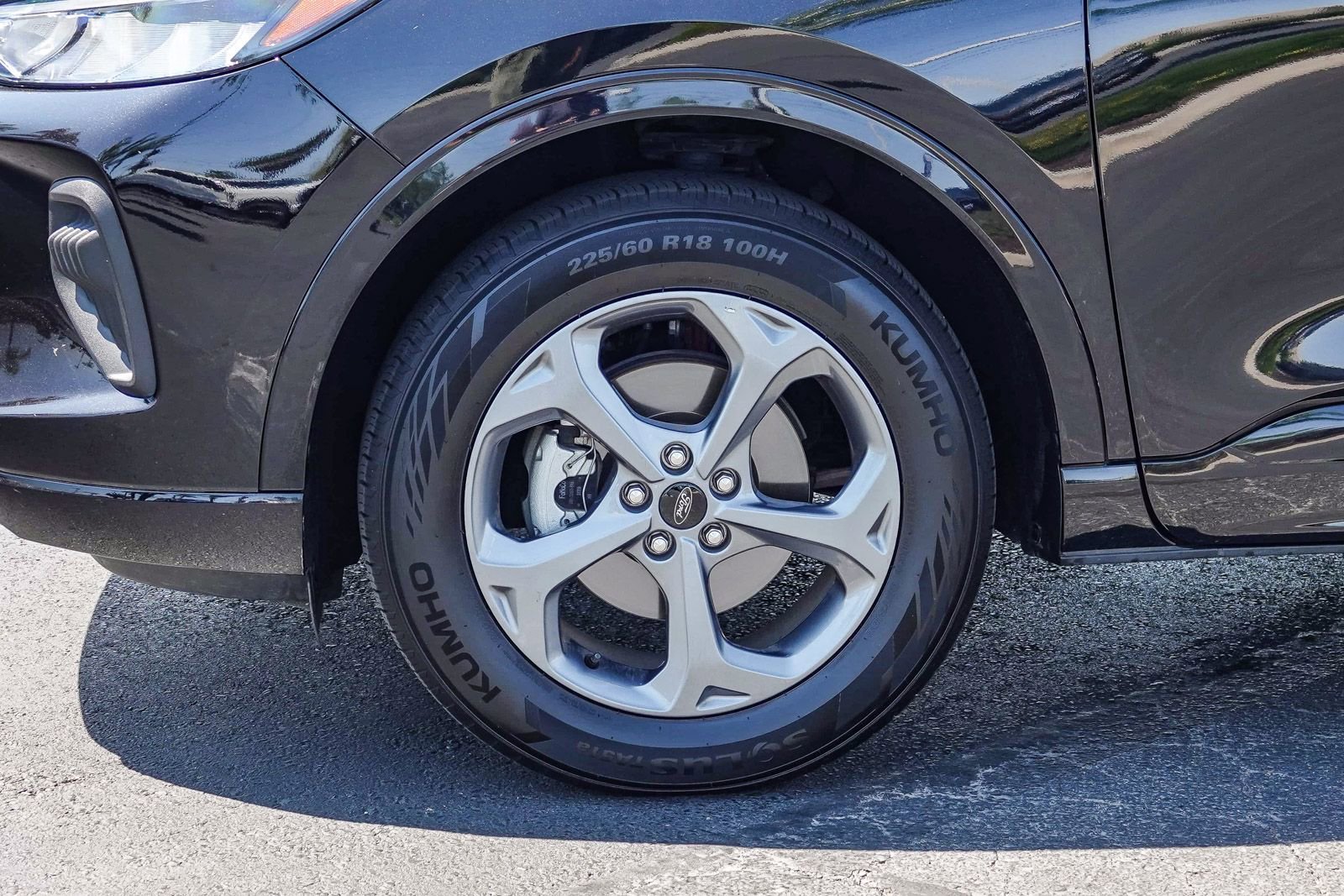 Certified 2024 Ford Escape ST-Line AWD/4WD image 10