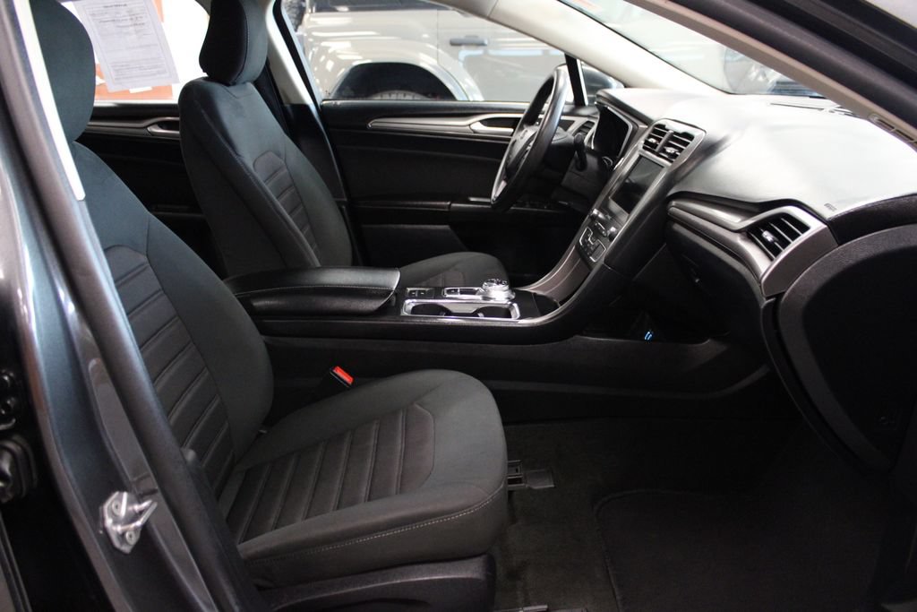 Certified 2020 Ford Fusion SE FWD image 41