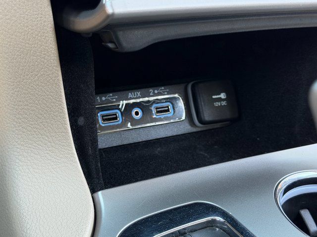 Used 2019 Jeep Grand Cherokee Laredo AWD/4WD image 21