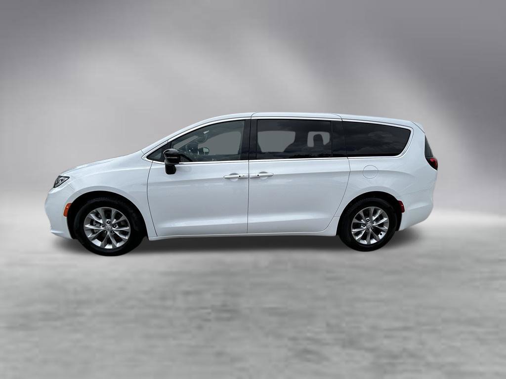 Used 2026 Chrysler Pacifica Limited FWD image 8