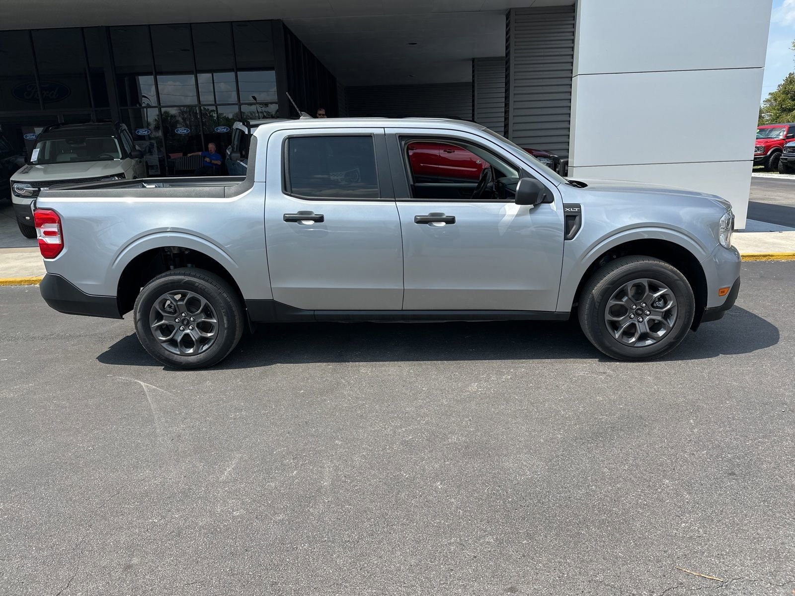 Certified 2024 Ford Maverick XLT image 3