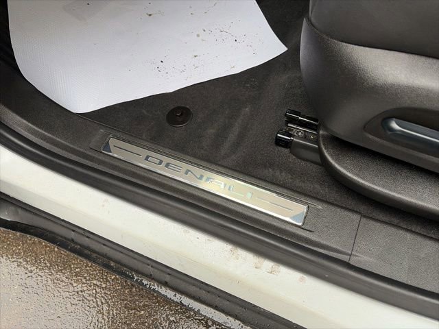 Used 2023 GMC Acadia Denali w/ Denali Technology Package image 11