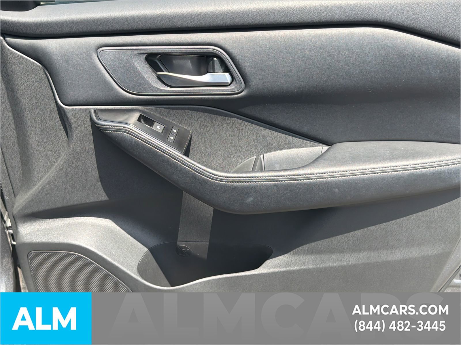 Used 2025 Nissan Rogue SV FWD image 16