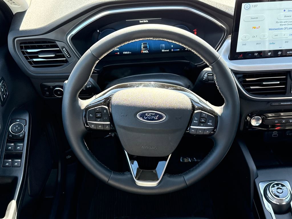 Certified 2025 Ford Escape Platinum w/ Class II Trailer Tow Package image 24