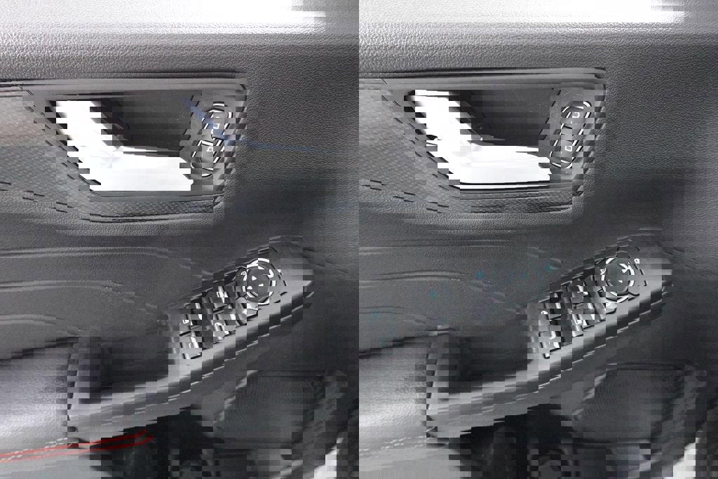 Certified 2025 Ford Escape ST-Line image 9