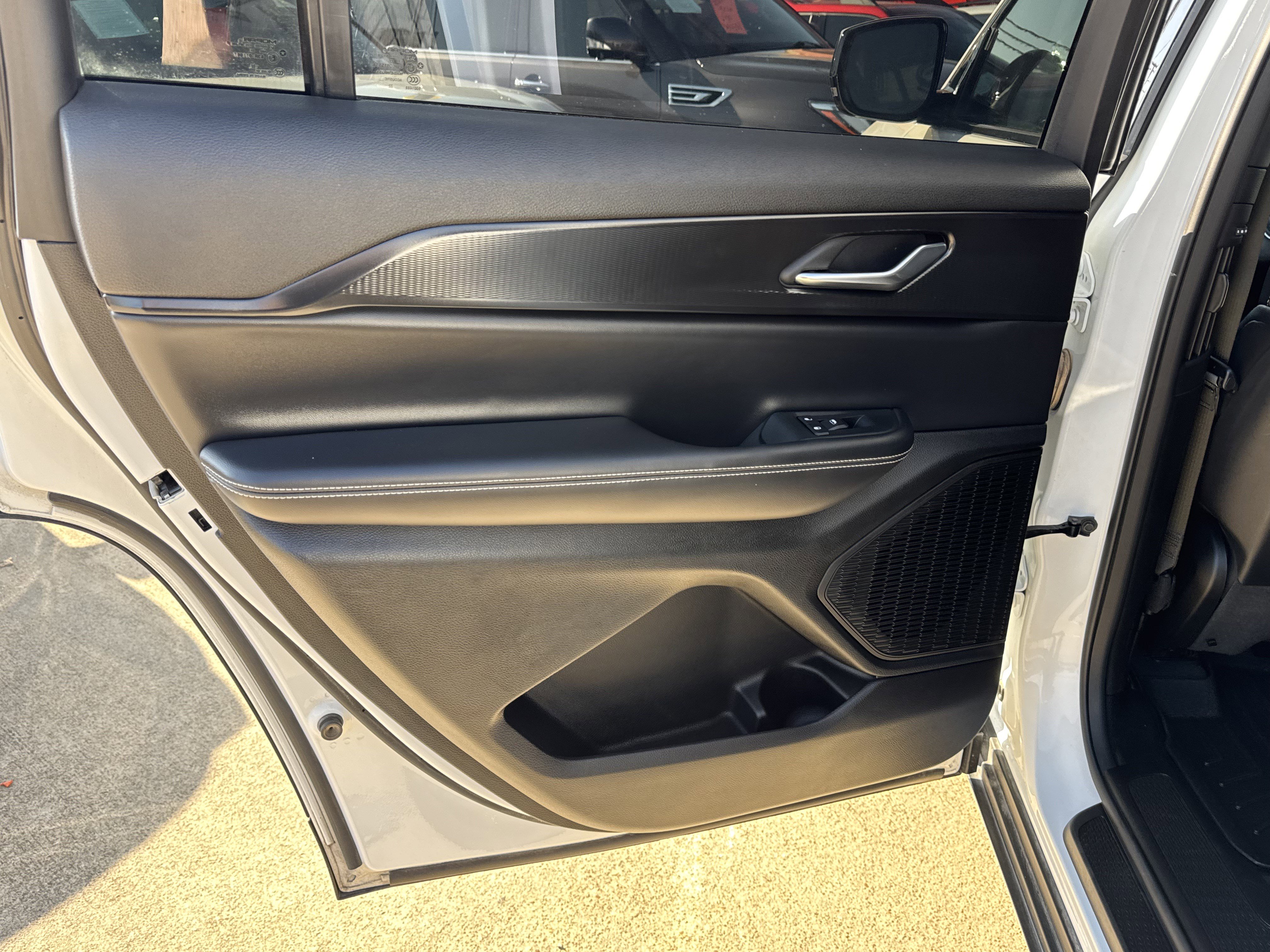 Used 2024 Jeep Grand Cherokee L Altitude image 15