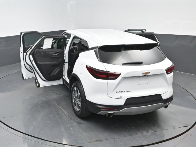 Used 2025 Chevrolet Blazer LT AWD/4WD image 24