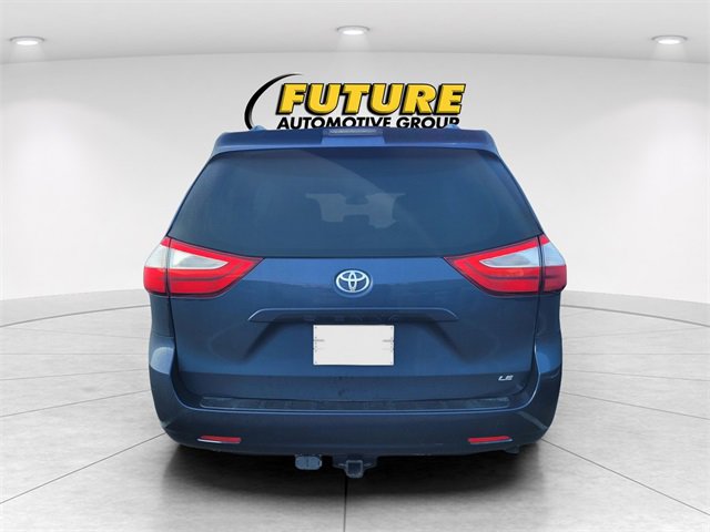 Used 2018 Toyota Sienna LE image 4