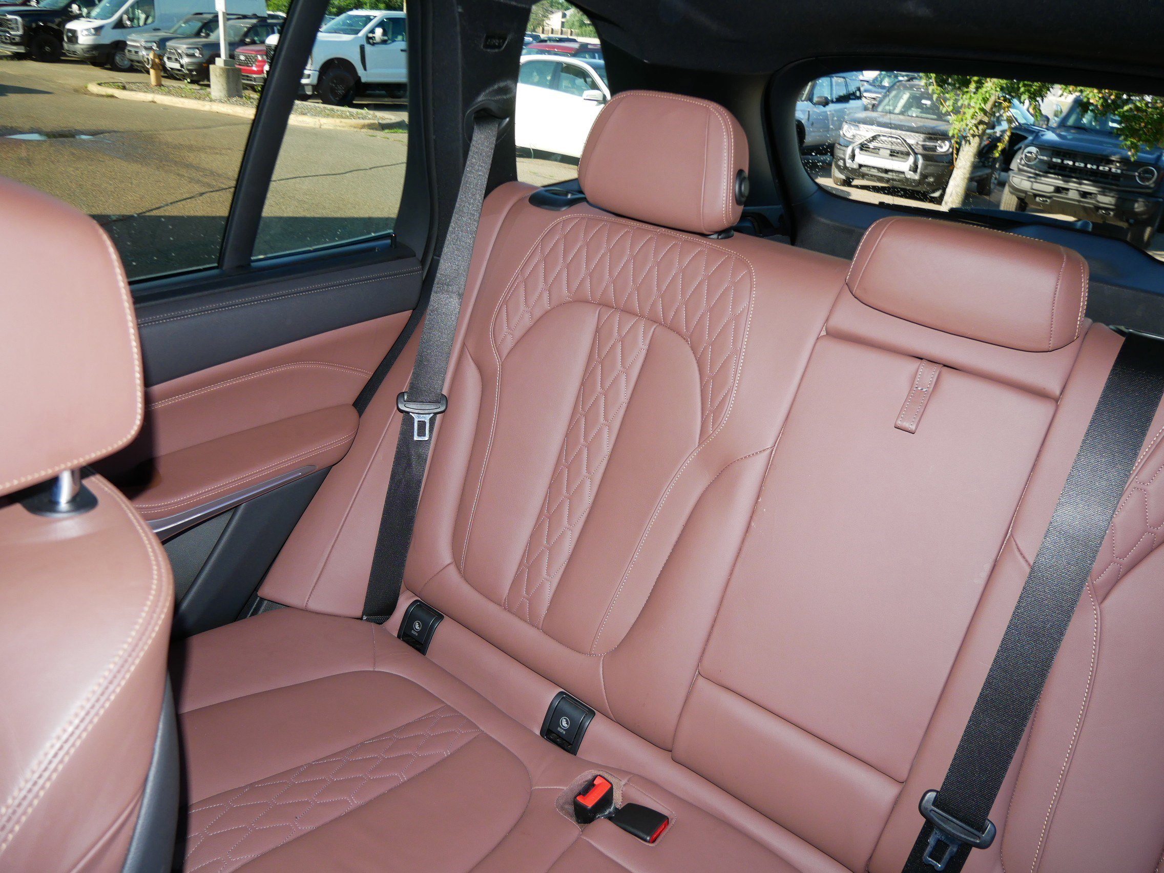 Used 2021 BMW X5 xDrive40i w/ M Sport Package image 12