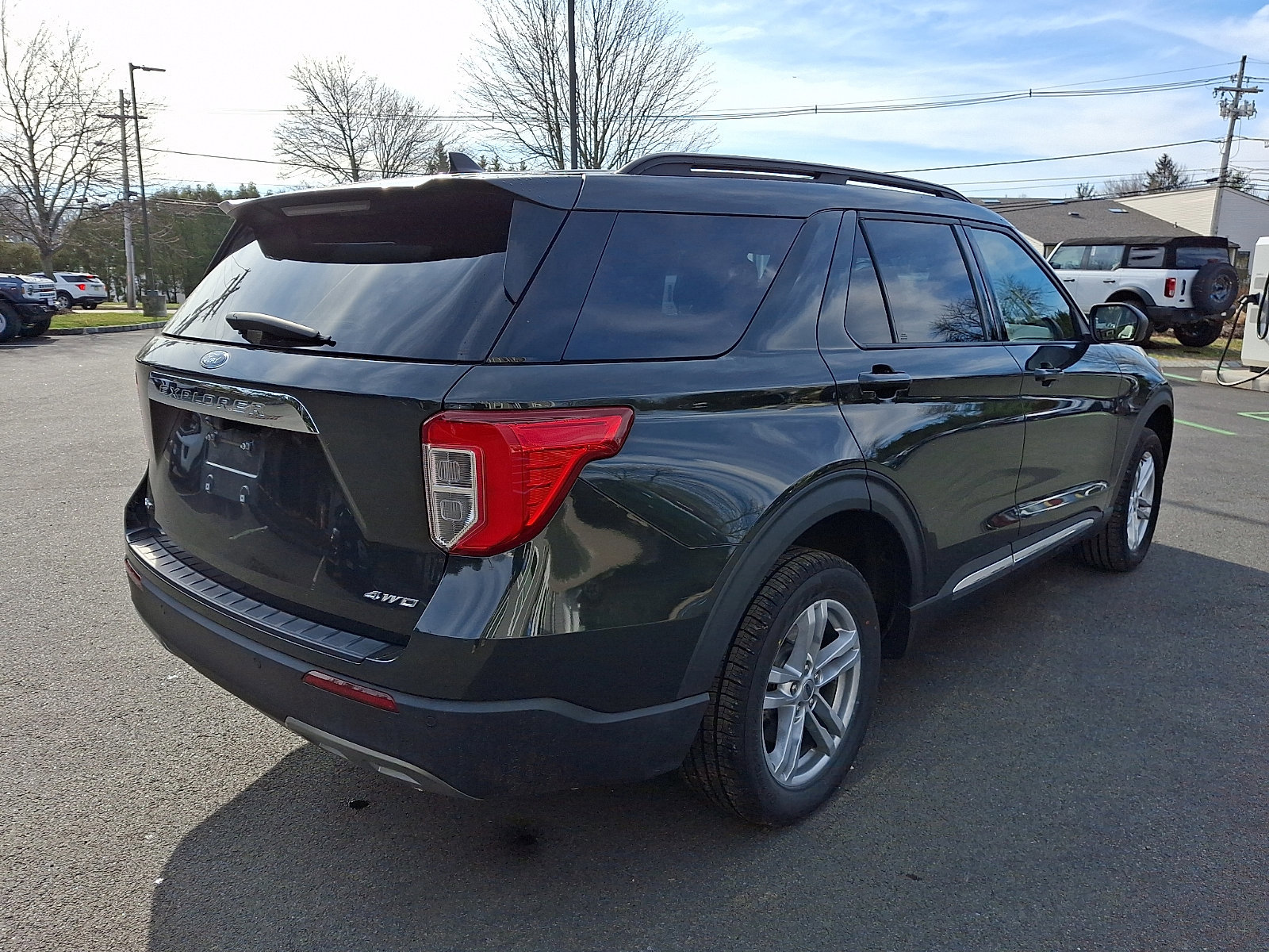 Certified 2022 Ford Explorer XLT w/ Equipment Group 202A image 4