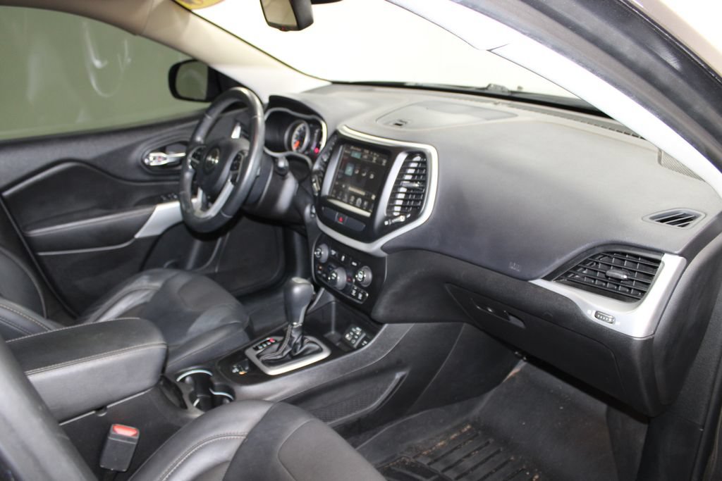 Used 2018 Jeep Cherokee Latitude Plus FWD image 27