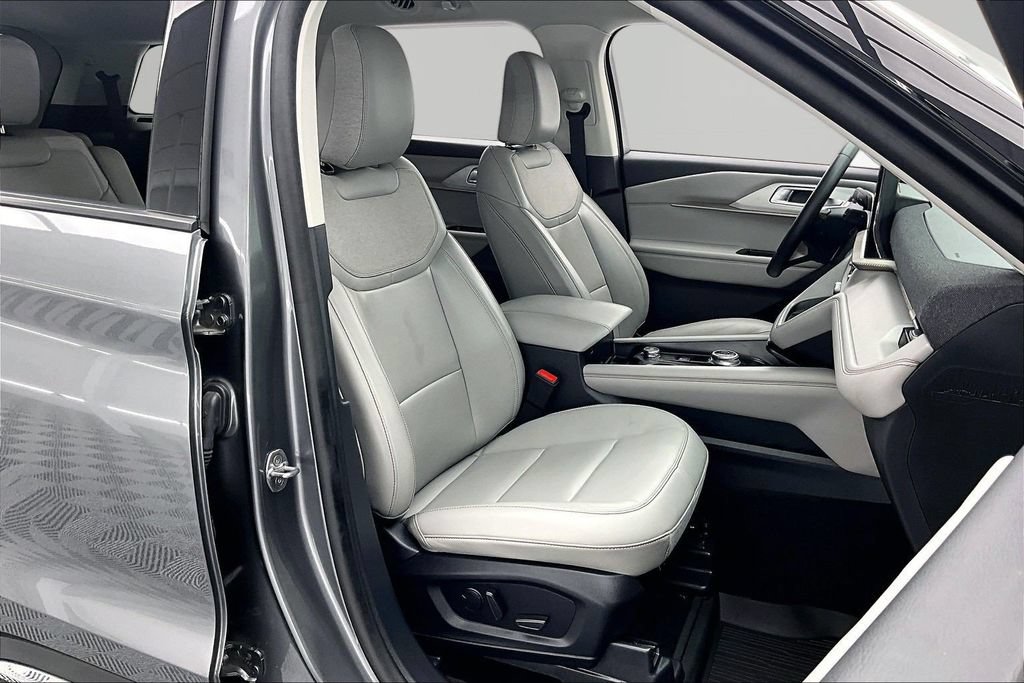Certified 2025 Ford Explorer Active w/ Active Comfort Package AWD/4WD image 7