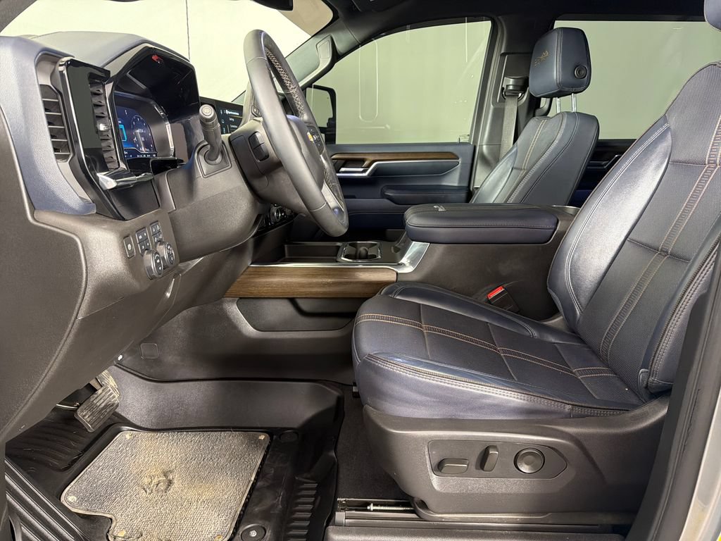 Used 2024 Chevrolet Silverado 3500 High Country AWD/4WD image 19