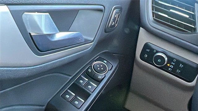 Certified 2022 Ford Escape SEL w/ Technology Package image 33