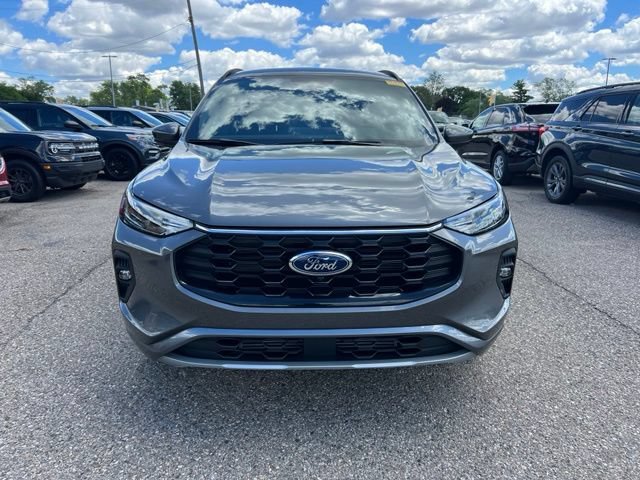 Certified 2024 Ford Escape ST-Line Select w/ Tech Pack #2 AWD/4WD image 2