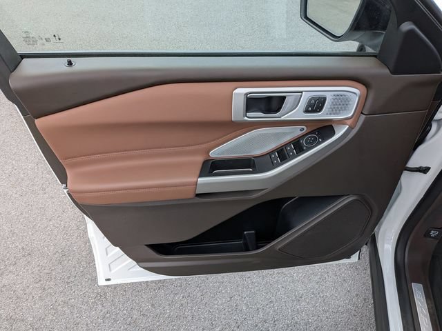 Certified 2023 Ford Explorer King Ranch w/ Technology Package AWD/4WD image 6