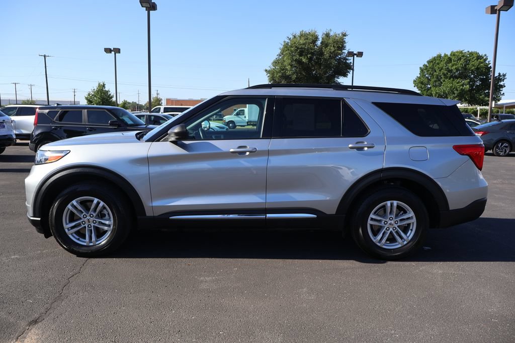 Certified 2024 Ford Explorer XLT RWD image 2