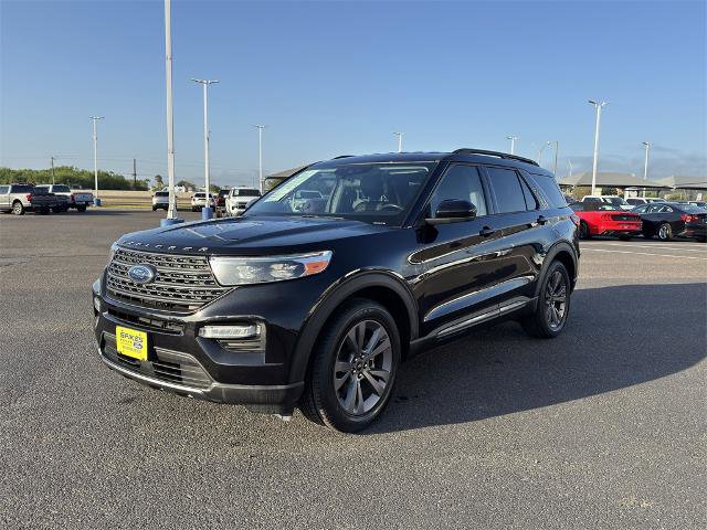 Certified 2022 Ford Explorer XLT w/ Equipment Group 202A image 9