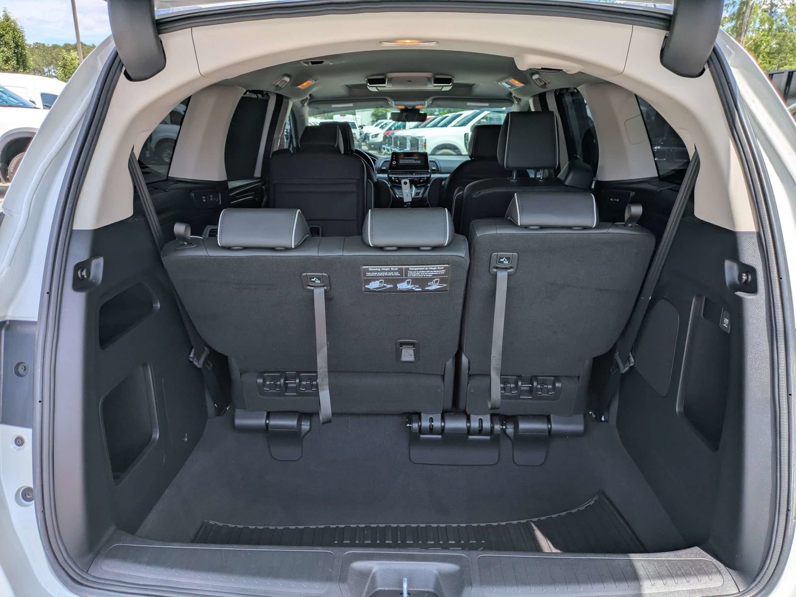 Used 2025 Honda Odyssey Elite image 5