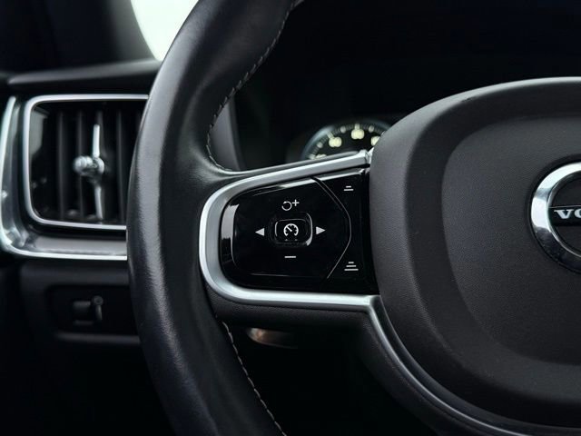 Used 2019 Volvo S60 T5 R-Design image 23