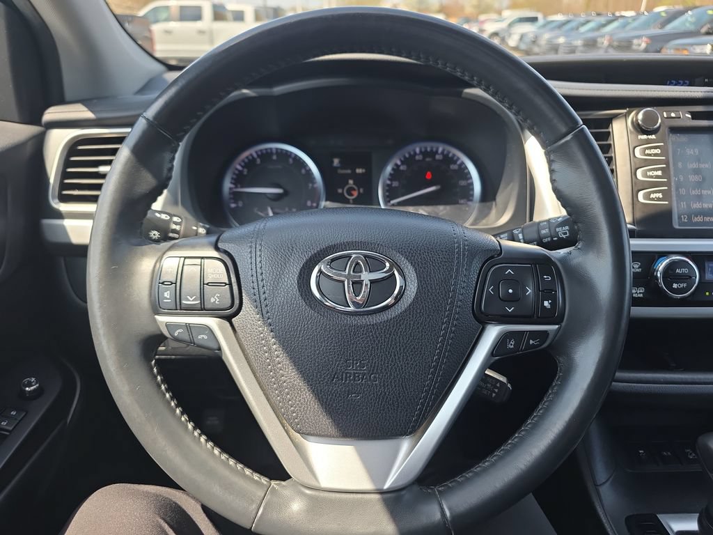 Used 2019 Toyota Highlander SE AWD/4WD image 25