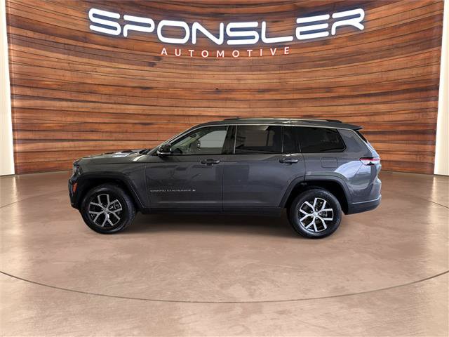 Used 2024 Jeep Grand Cherokee L Limited AWD/4WD image 2