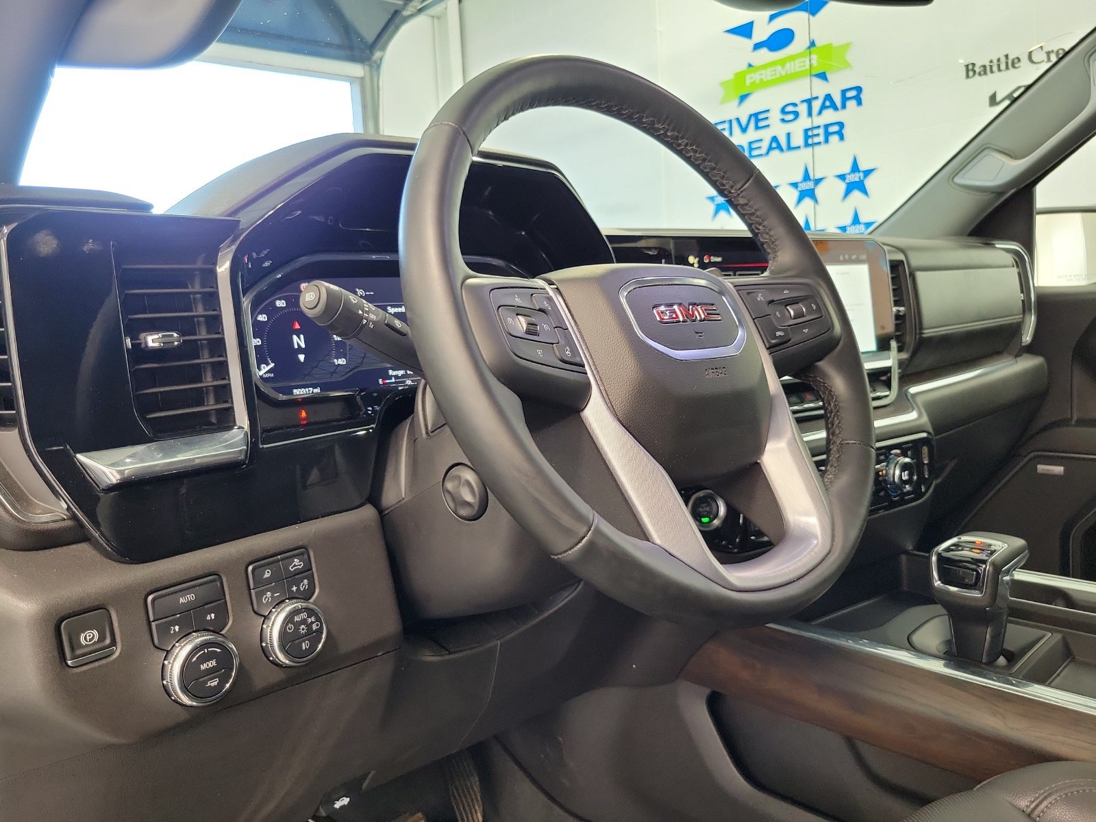 Used 2025 GMC Sierra 1500 SLT w/ SLT Premium Plus Package AWD/4WD image 10