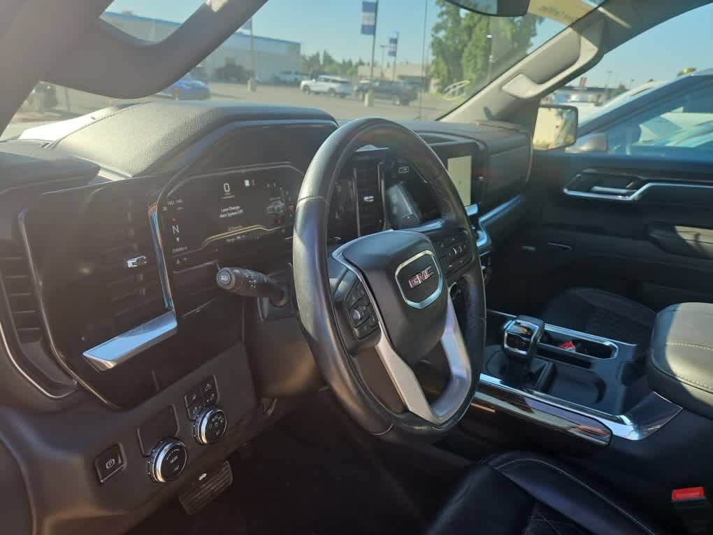 Used 2023 GMC Sierra 1500 Elevation w/ Preferred Package RWD image 2