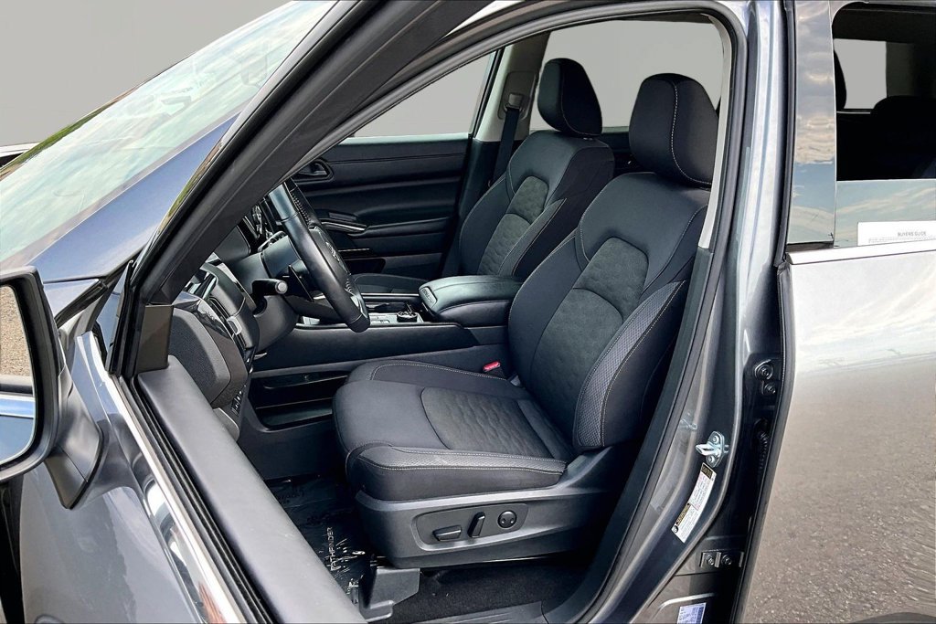Used 2025 Nissan Pathfinder SV AWD/4WD image 25