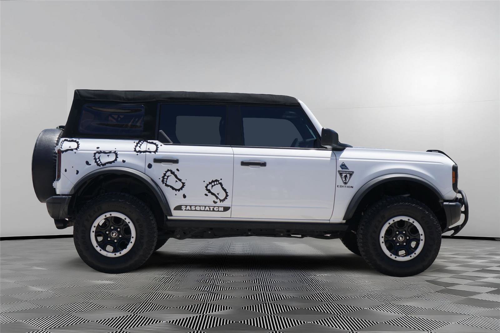Certified 2023 Ford Bronco Black Diamond w/ Sasquatch Package AWD/4WD image 4