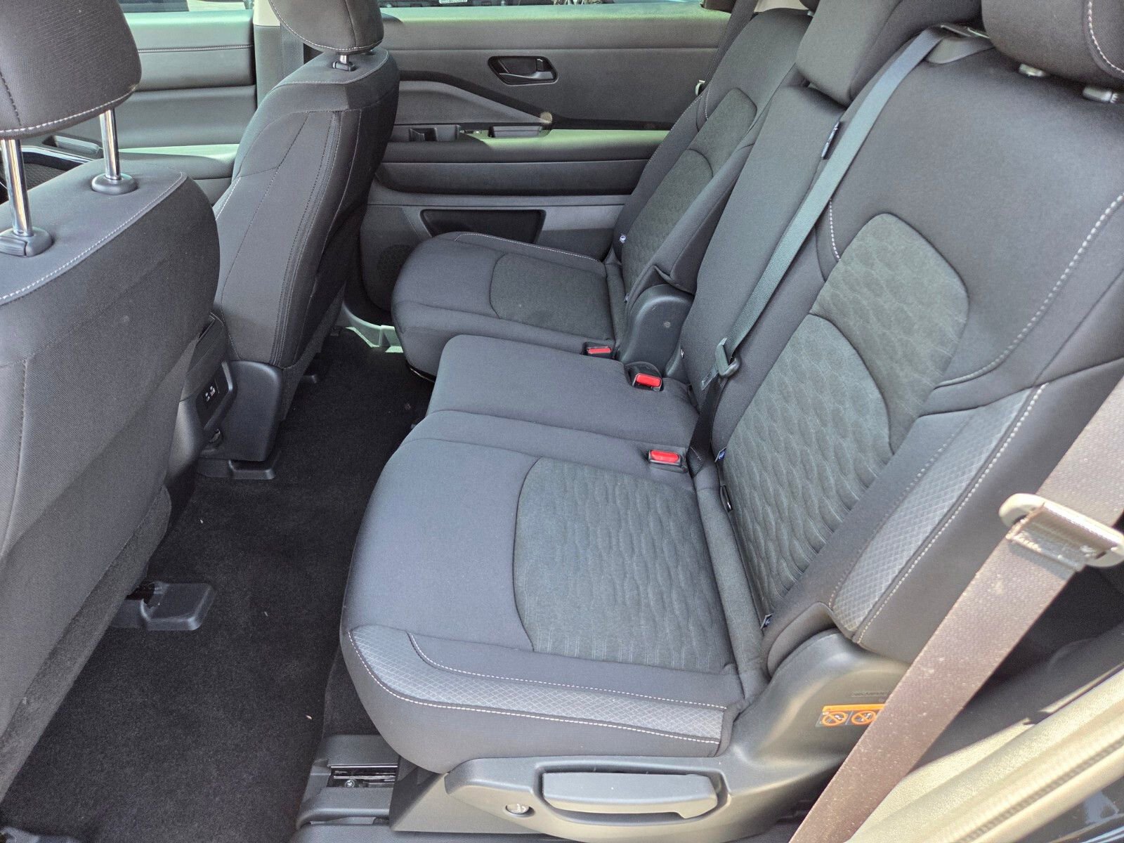 Used 2024 Nissan Pathfinder S FWD image 11