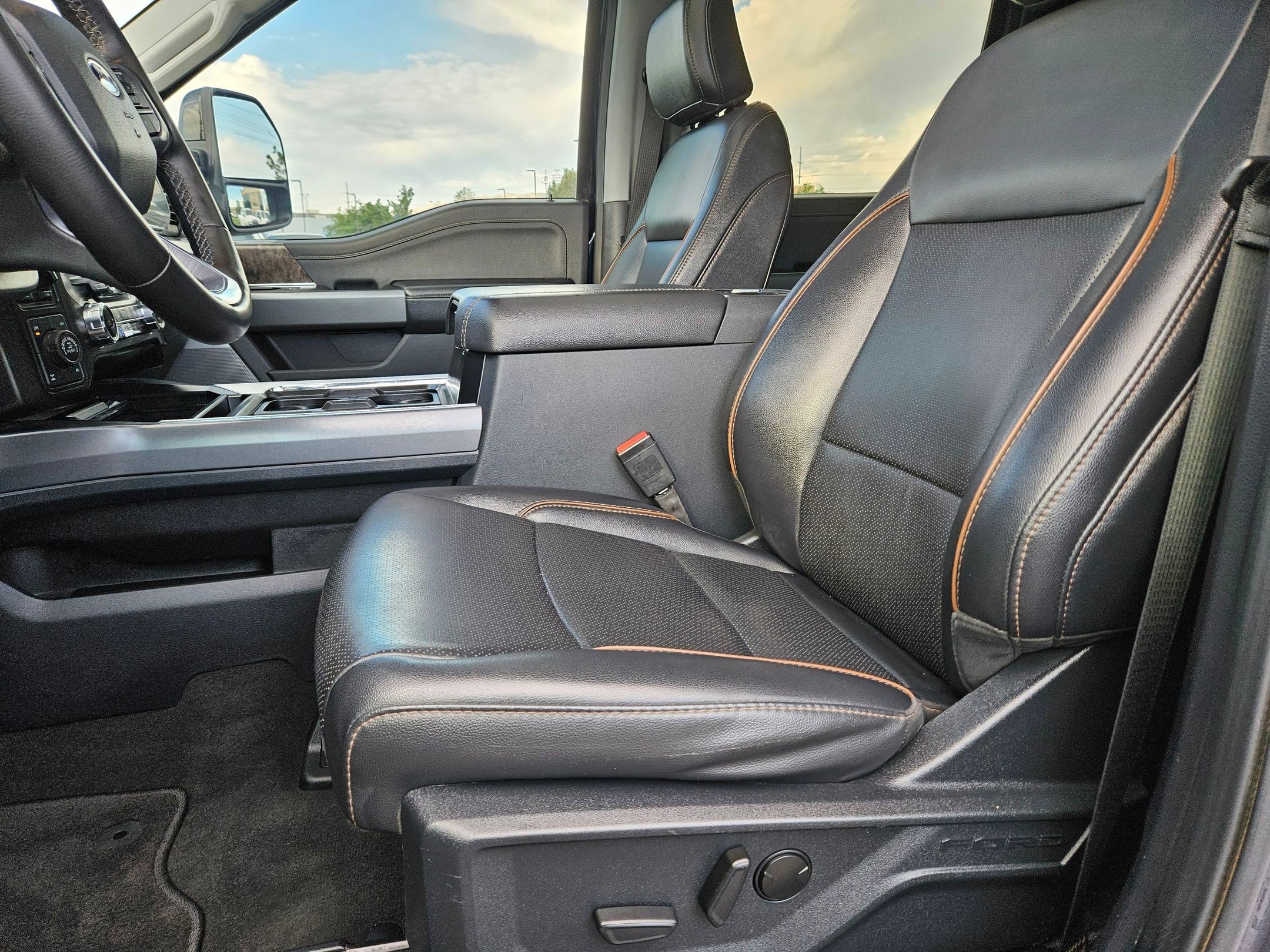 Certified 2025 Ford F350 Lariat w/ Tremor Off-Road Package AWD/4WD image 18