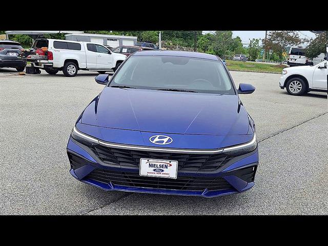 Used 2024 Hyundai Elantra SE FWD image 3