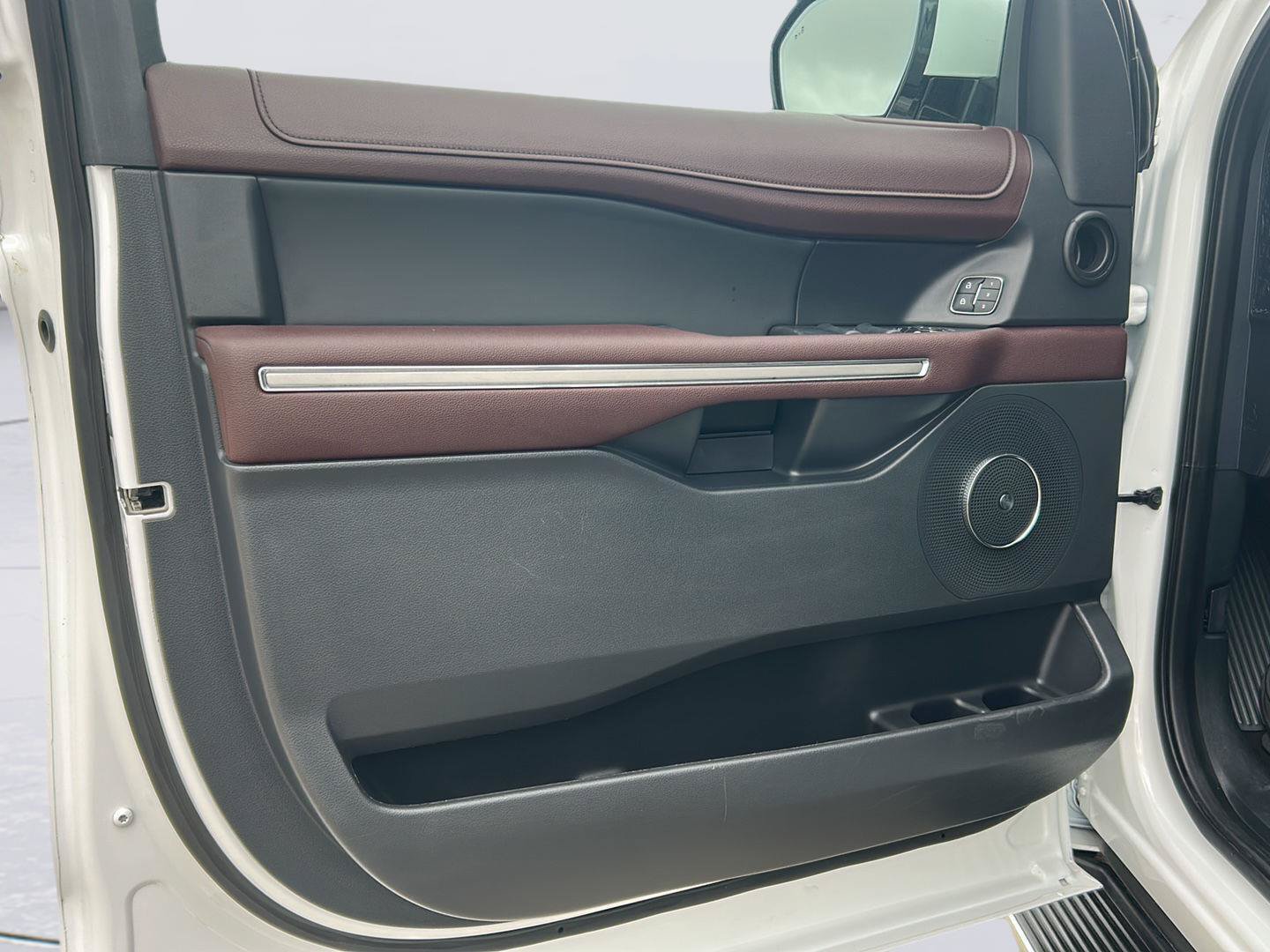 Certified 2022 Ford Expedition Limited AWD/4WD image 8