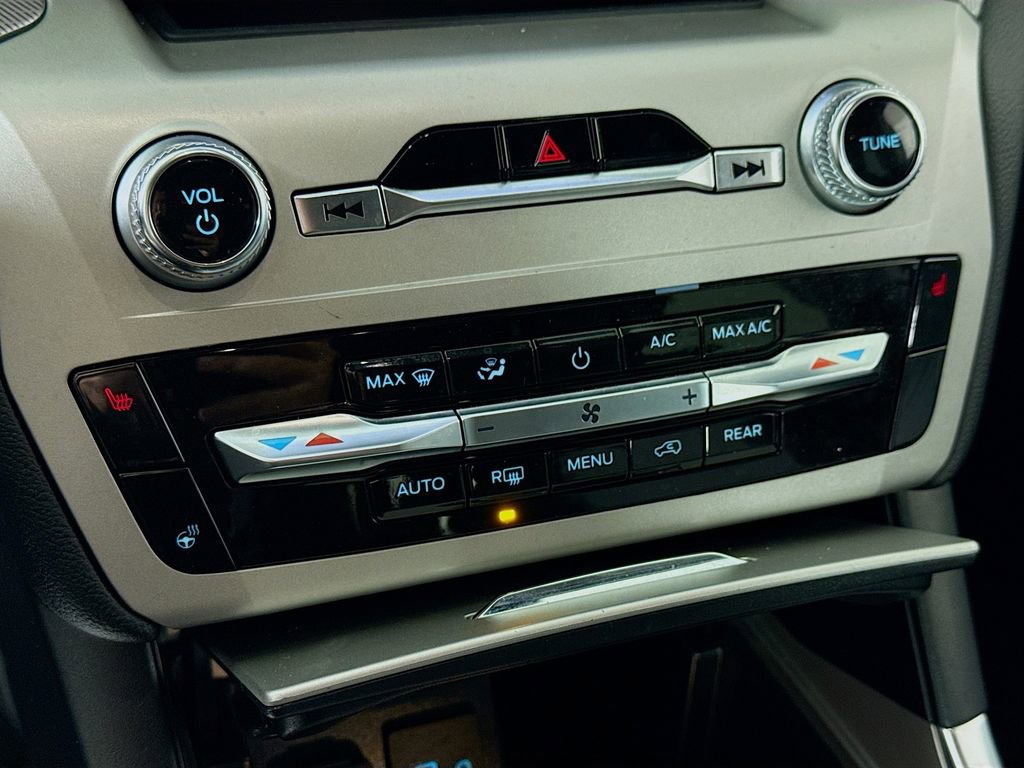 Certified 2023 Ford Explorer XLT w/ Equipment Group 202A image 19